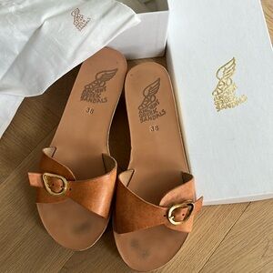 Ancient Greek sandals - Tan with gold buckle